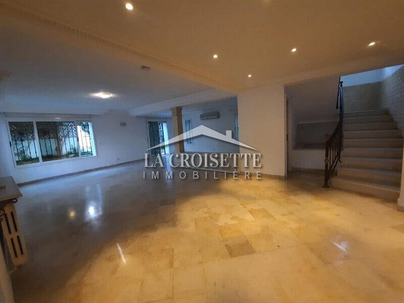 Villa meublé S+3 avec piscine à Carthage 